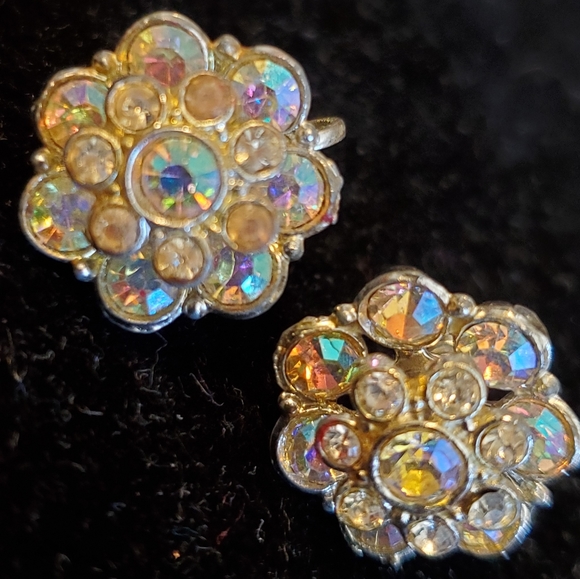 La Rue clips vintage AB stones flower screw back earrings - Picture 2 of 11